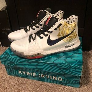 Kyrie 3 Mom PE